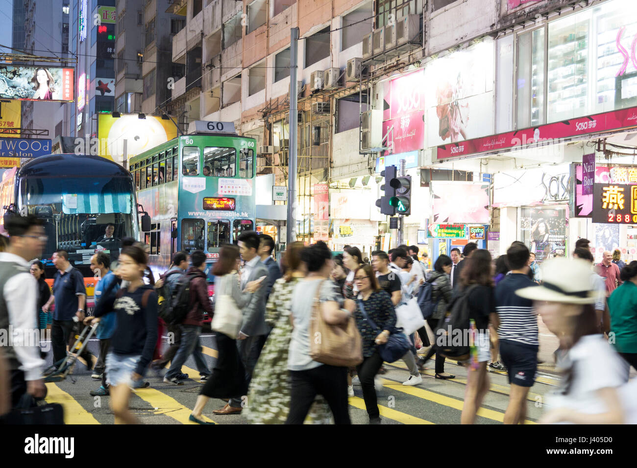 Hong Kong Straßenbahn, Stadt der Nacht Street Fotografie, Hong Kong City Ansicht bei Nacht Stockfoto