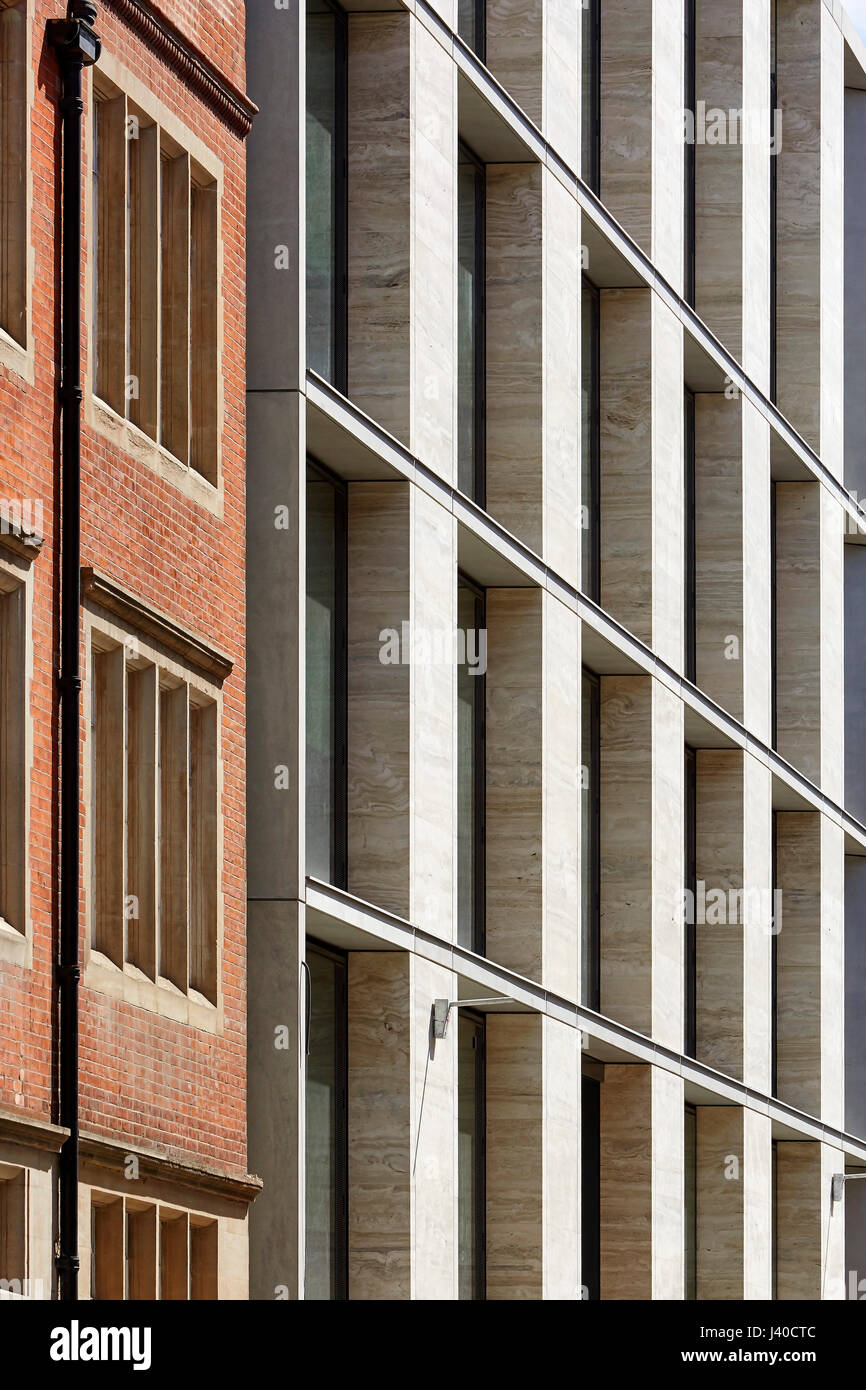 Fassade nebeneinander. Chancery Lane, London, Vereinigtes Königreich. Architekt: Bennetts Associates Architects, 2015. Stockfoto