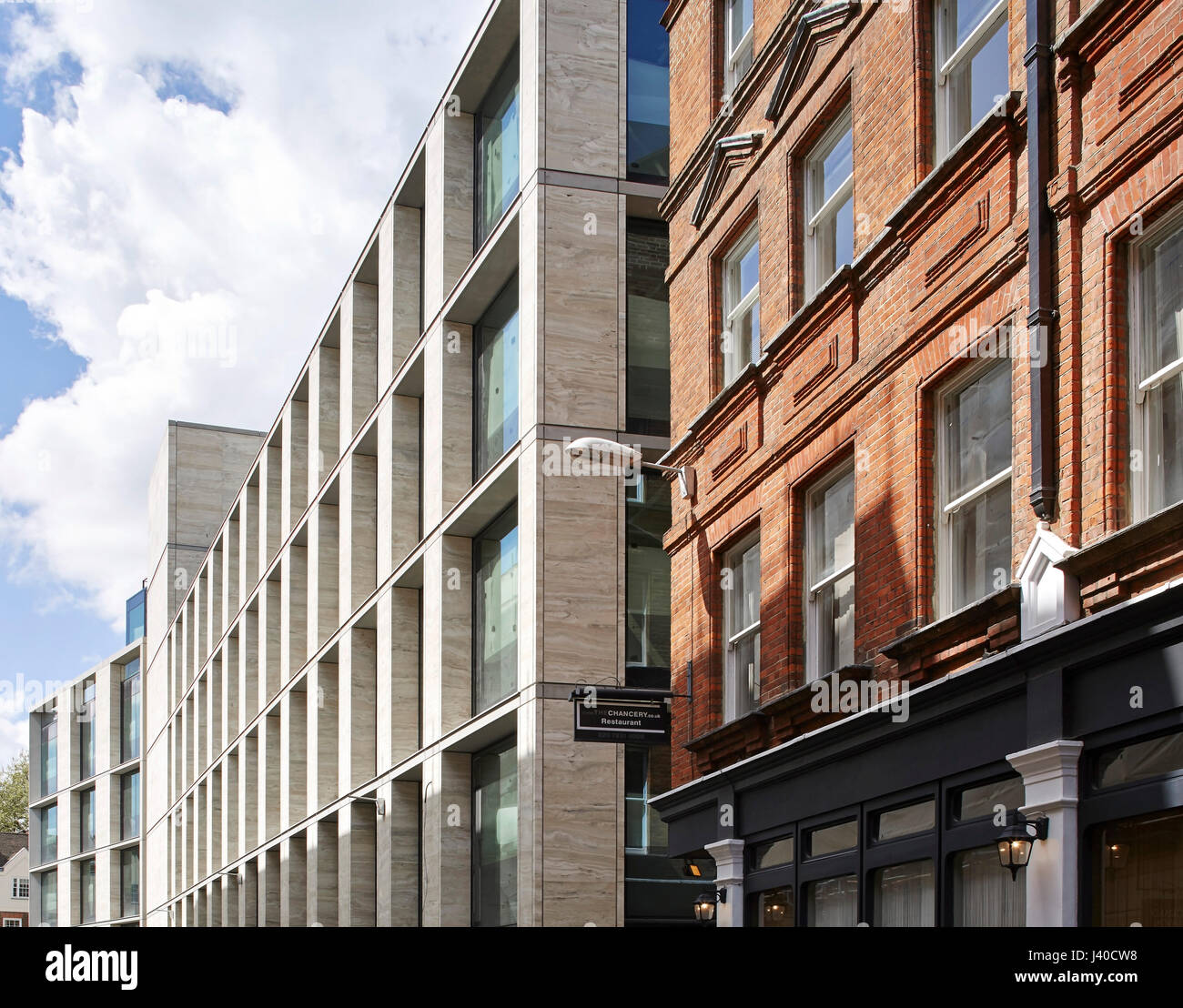 Fassade nebeneinander. Chancery Lane, London, Vereinigtes Königreich. Architekt: Bennetts Associates Architects, 2015. Stockfoto