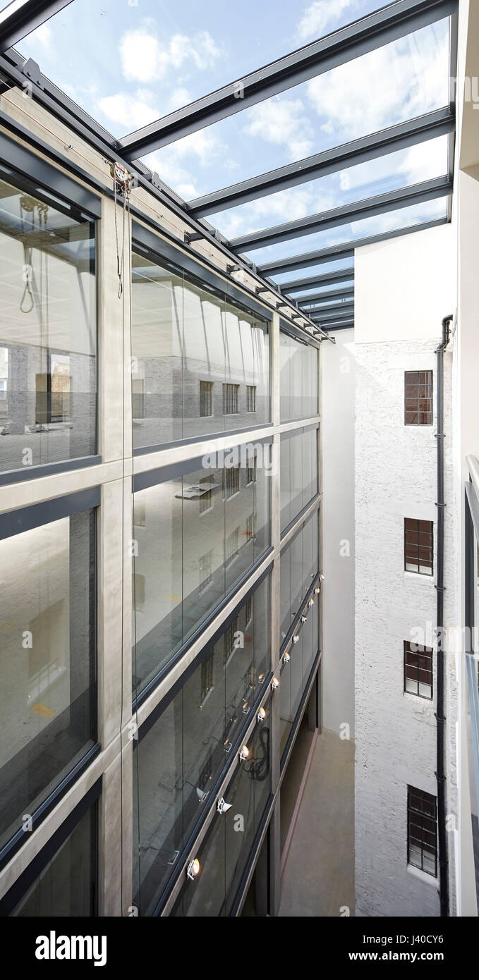 Erhöhte Blick Richtung verglasten Atrium nichtig. Chancery Lane, London, Vereinigtes Königreich. Architekt: Bennetts Associates Architekten, 2015. Stockfoto