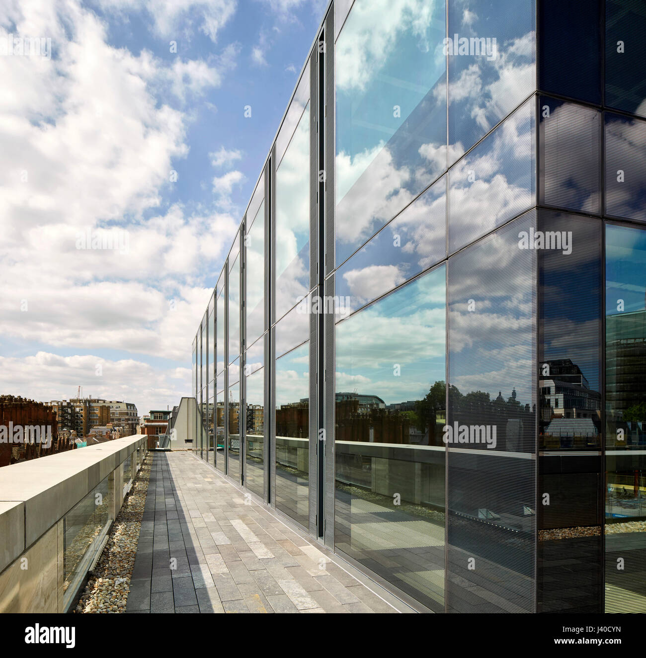 Perspektive auf der obersten Etage mit Blick auf die Stadt. Chancery Lane, London, Vereinigtes Königreich. Architekt: Bennetts Associates Architects, 2015. Stockfoto