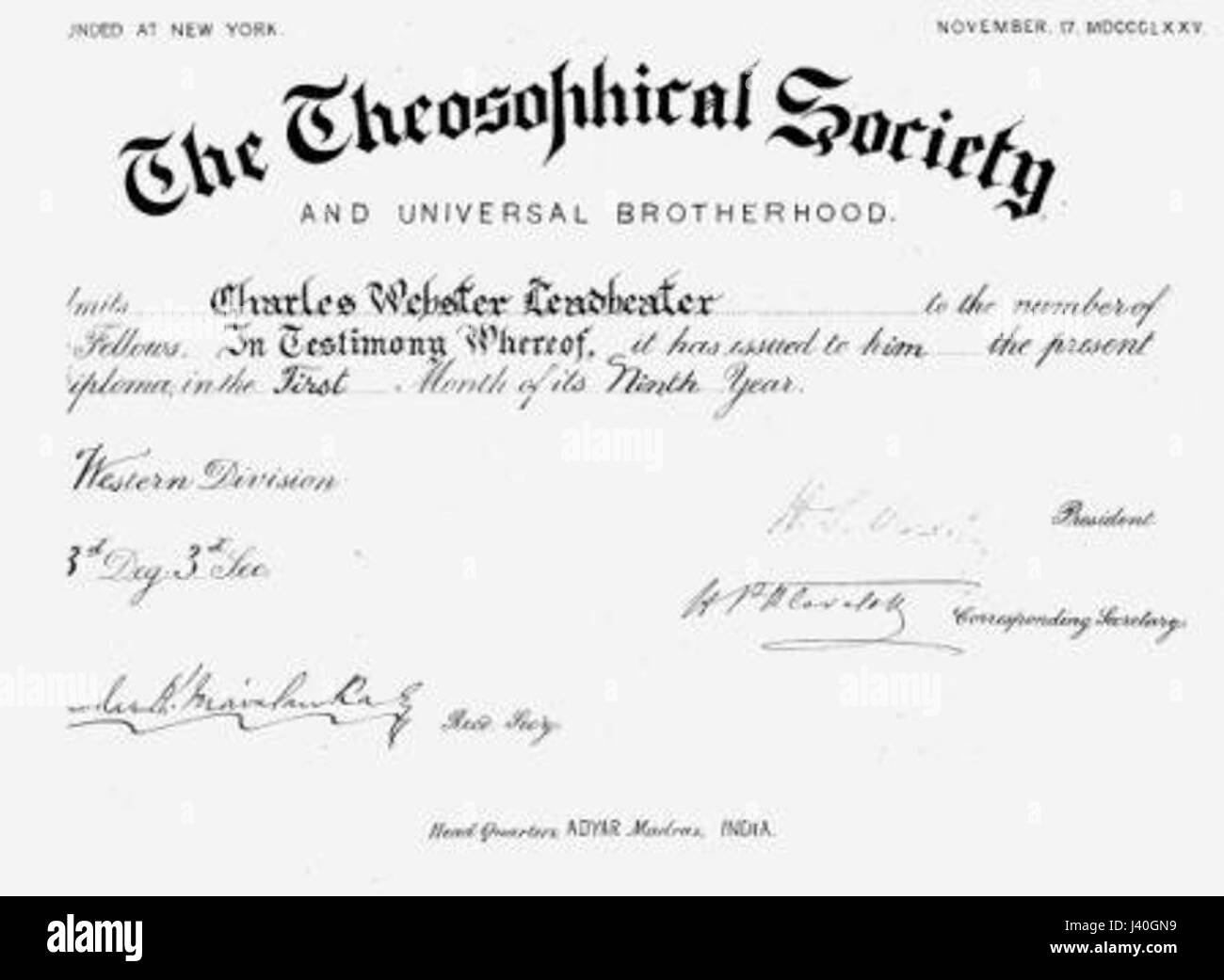 Die Leadbeater Mitgliedskarte ist eine Mitgliedskarte der Theosophischen Gesellschaft. Sie stellt die Zugehörigkeit eines Individuums zur spirituellen Organisation dar, die von Helena Petrowna Blavatsky gegründet wurde, und spiegelt ihre Teilnahme an Theosophie, esoterischen Lehren und spiritueller Philosophie wider. Stockfoto