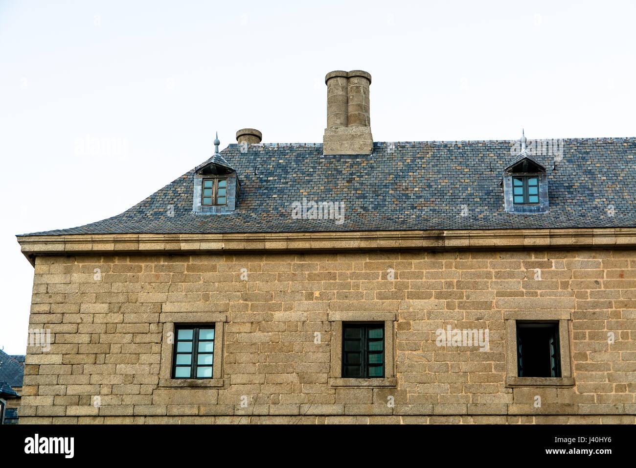 Oberer Ausschnitt der Hilfs-Gebäude-Fassade in El Escorial Stockfoto