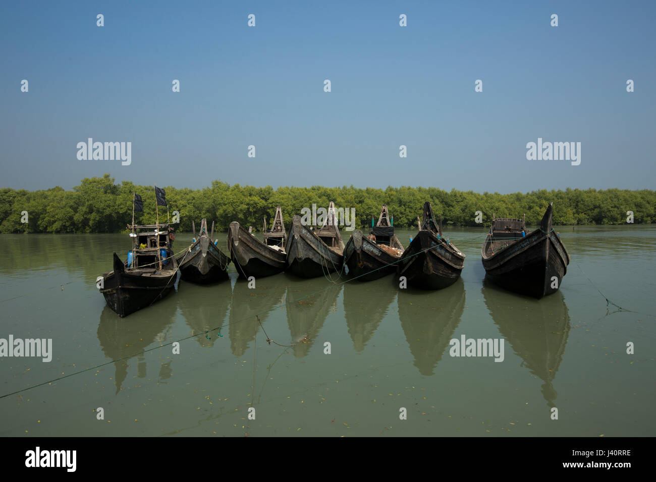 Angelboote/Fischerboote auf dem Moheskhali-Kanal. Cox Bazar, Bangladesch. Stockfoto