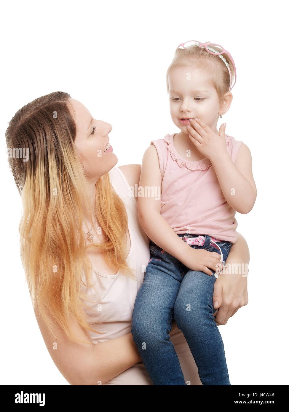 Mutter mit Kind auf isolierte Hintergrund Stockfoto