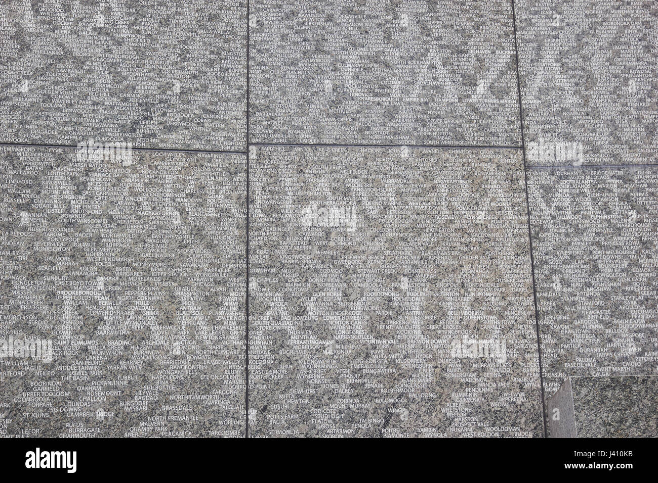 Australian War Memorial, Hyde Park Corner, London, England. Der Granit Memorial ist beschriftet mit den Namen von Städten, in denen die australische Soldaten enthalten Stockfoto