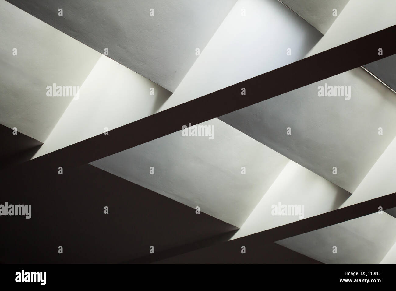 Decke Fenster im Gemeinde Haus der Tschechoslowakischen Hussitischen Kirche (Husův Sbor) Tschechische modernistischen Architekten Pavel Janák (1930-1935) im Stadtteil Vinohrady in Prag, Tschechien. Stockfoto