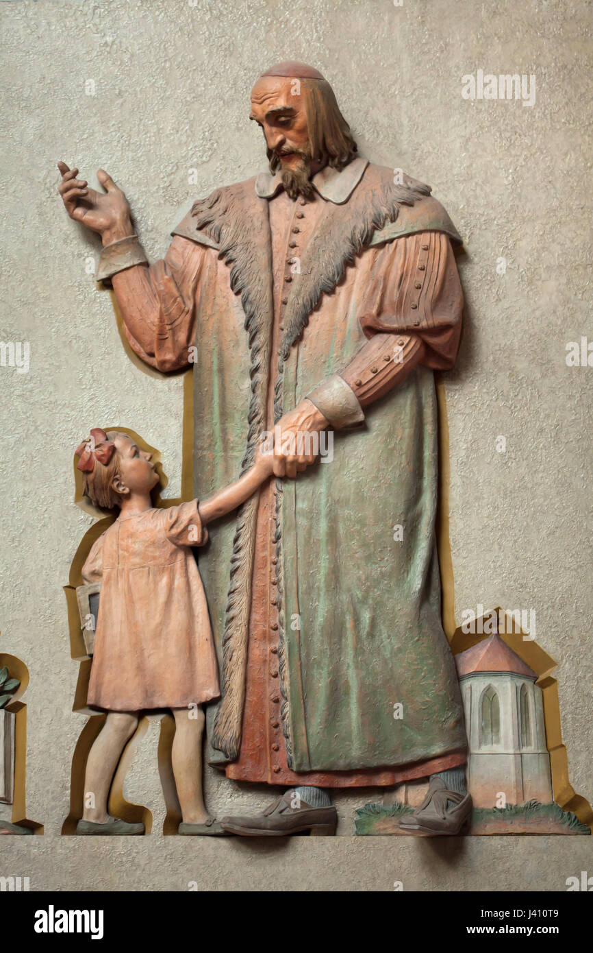 Johann Amos Comenius. Farbige Lehm Relief des tschechischen Bildhauers Jan Znoj (1936-1938) in der Gemeinde Haus der Tschechoslowakischen Hussitischen Kirche (Husův Sbor) im Stadtteil Vinohrady in Prag, Tschechische Republik. Stockfoto