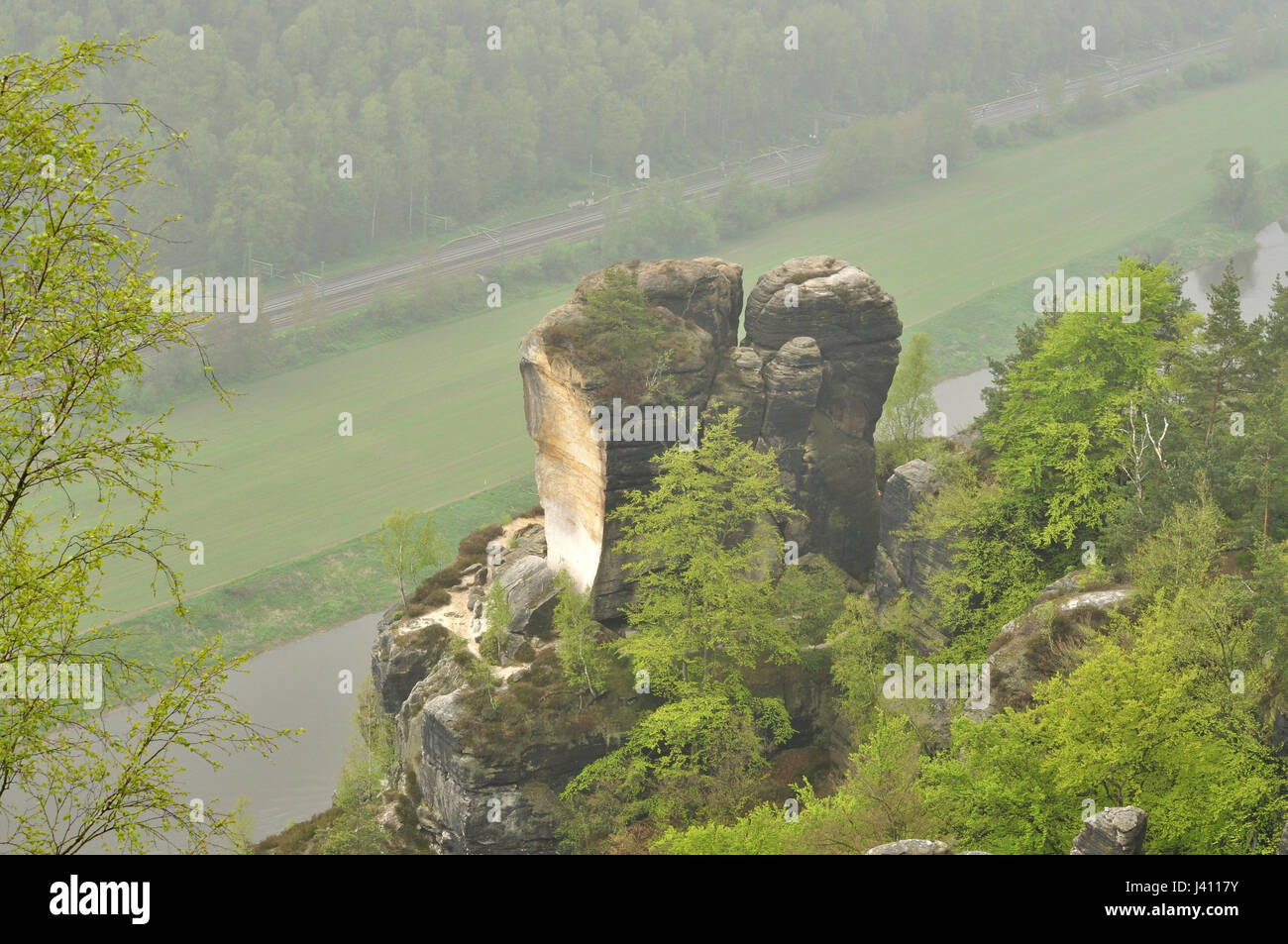 Schöne Elbe Top Blick auf den Fluss von Bastei, Nationalpark Sächsische Schweiz in Deutschland Stockfoto