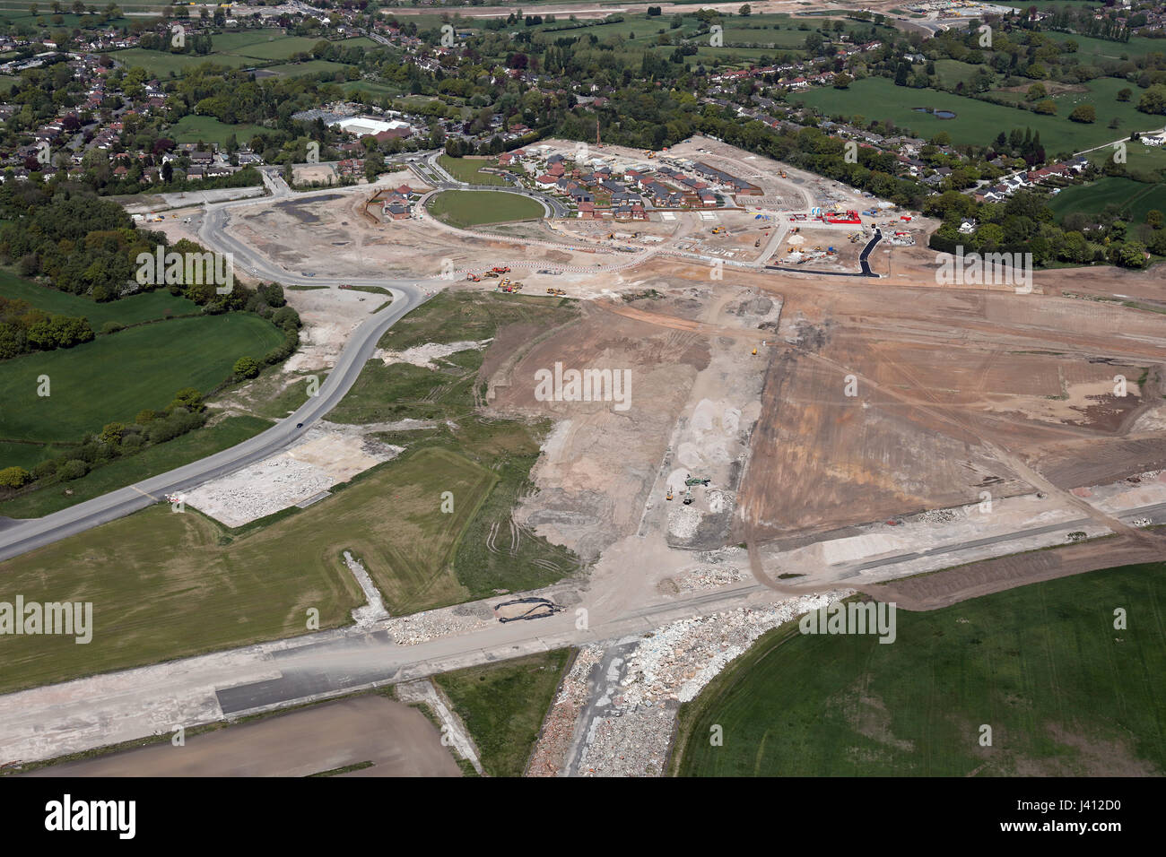Luftaufnahme von einer Entwicklung des neuen Gehäuses an der Woodford Flugplatz, Cheshire, Großbritannien Stockfoto
