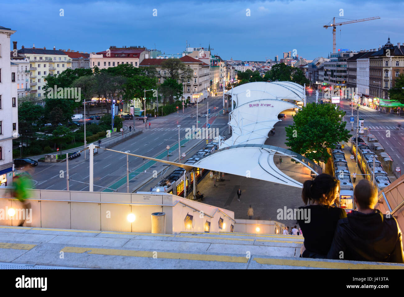 Ansicht von oben der Hauptbücherei Haupt-Bibliothek (Hauptbibliothek) Straße Gürtel und Wienerberg, Paare von Treppe, Wien, Wien, 07. Neubau, Wien, Österreich Stockfoto