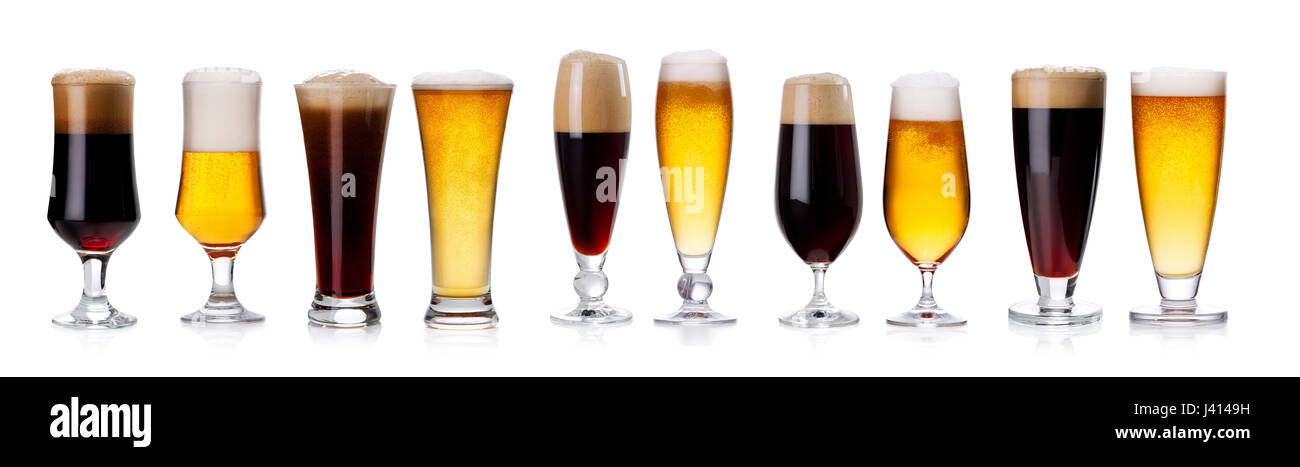Reihe von verschiedenen Arten von Bier in Gläsern isoliert auf weißem Hintergrund Stockfoto