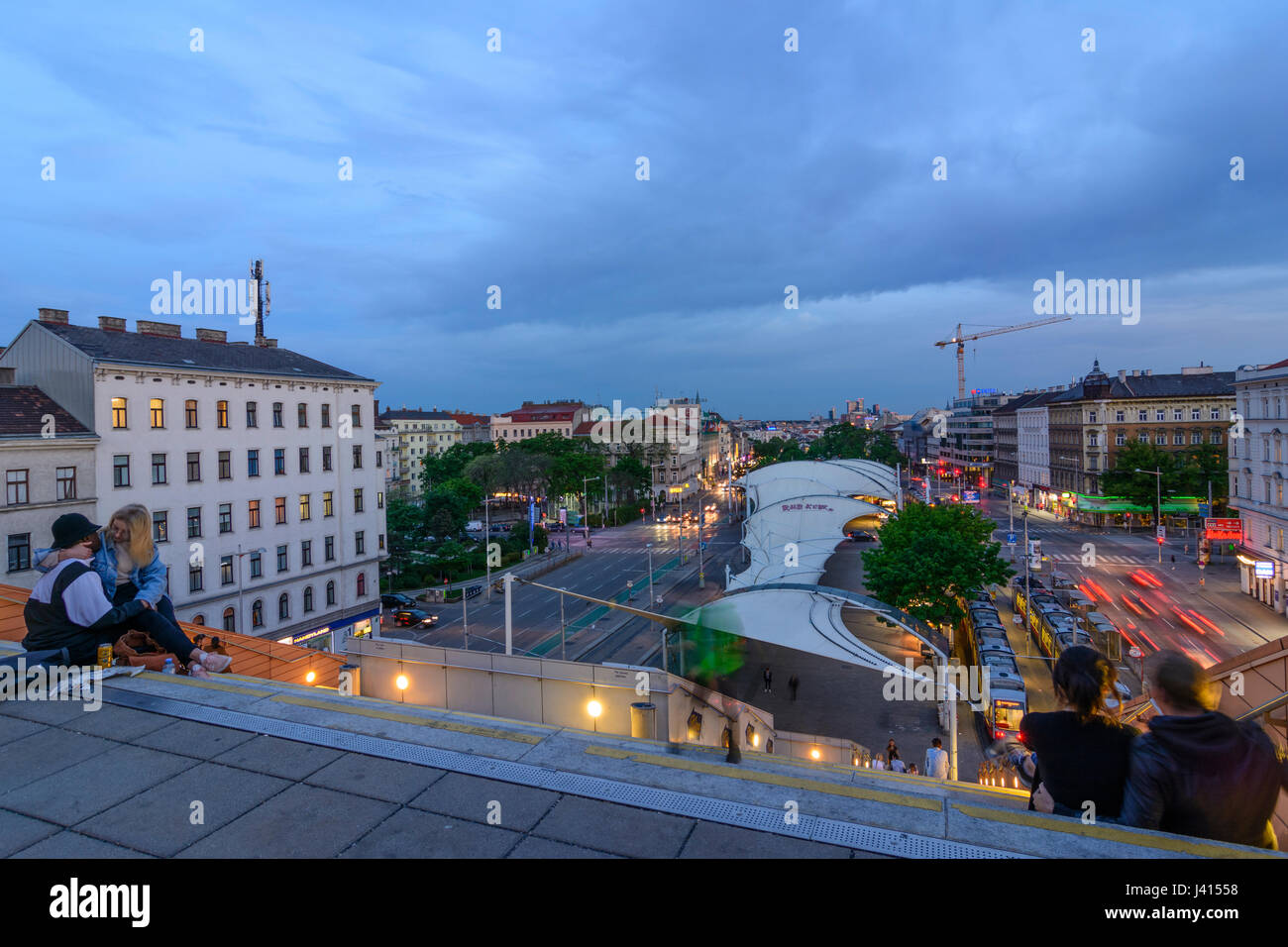 Ansicht von oben der Hauptbücherei Haupt-Bibliothek (Hauptbibliothek) Straße Gürtel und Wienerberg, Paare von Treppe, Wien, Wien, 07. Neubau, Wien, Österreich Stockfoto