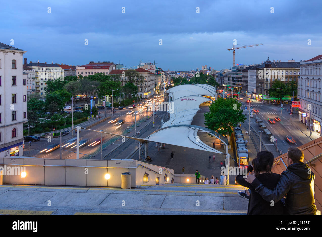 Ansicht von oben der Hauptbücherei Haupt-Bibliothek (Hauptbibliothek) Straße Gürtel und Wienerberg, Paare von Treppe, Wien, Wien, 07. Neubau, Wien, Österreich Stockfoto