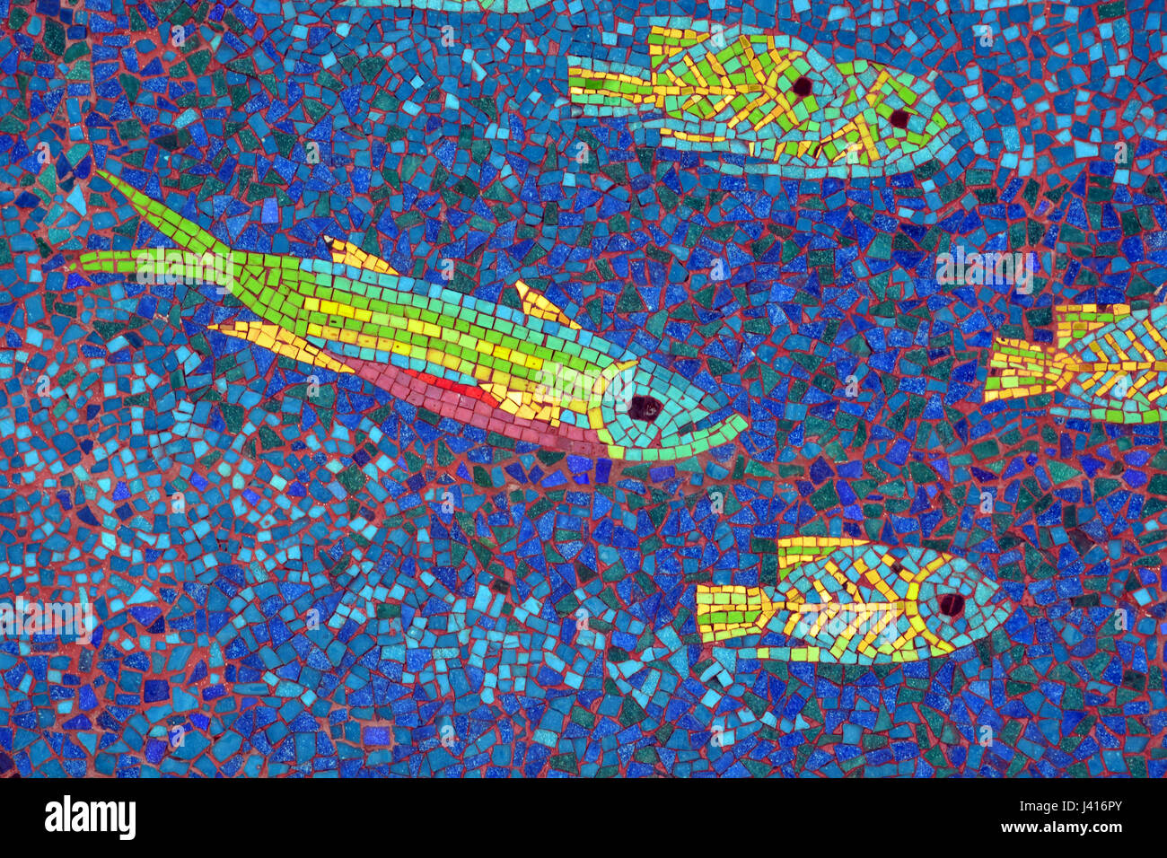 Nahaufnahme von Fisch in einem Glas Mosaik Wandbild. Stockfoto