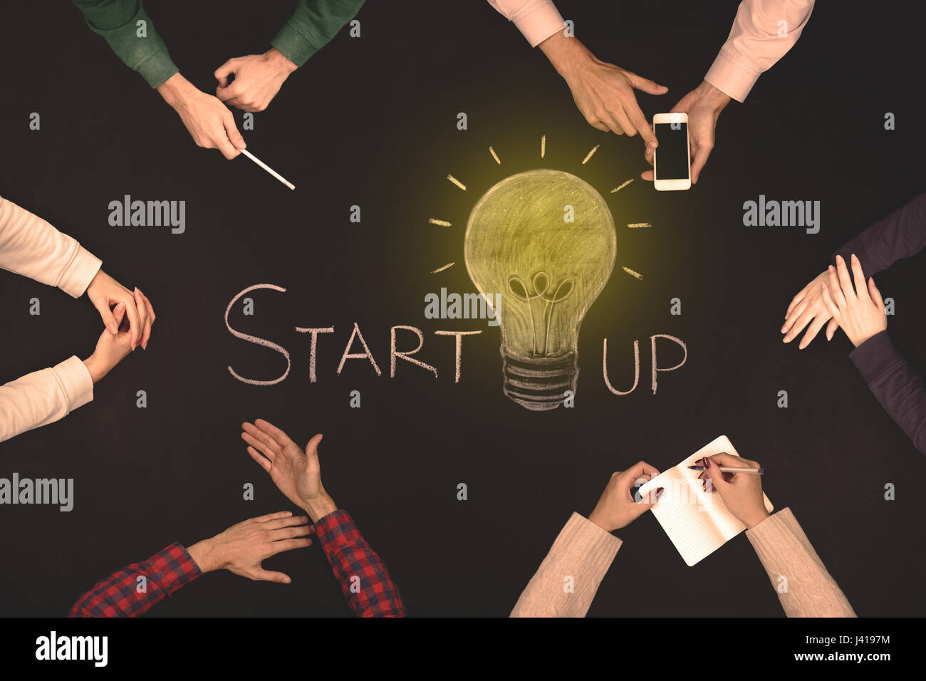 Teamarbeit Start Konzept - Draufsicht von sechs Personen. Stockfoto
