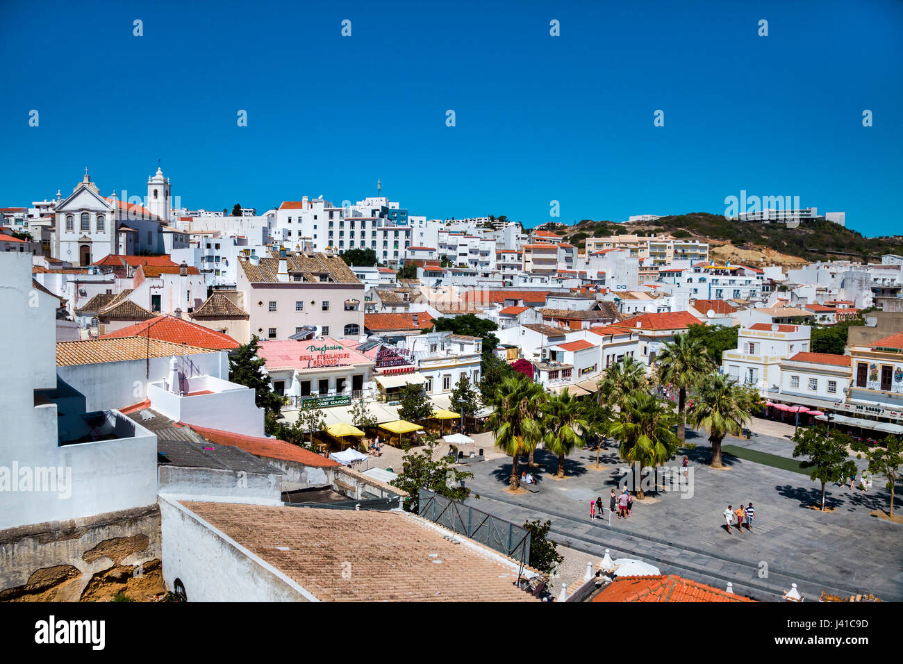 Blick auf den Hauptplatz, Largo Engenheiro Duarte Pacheco, Albufeira, Algarve, Portugal Stockfoto