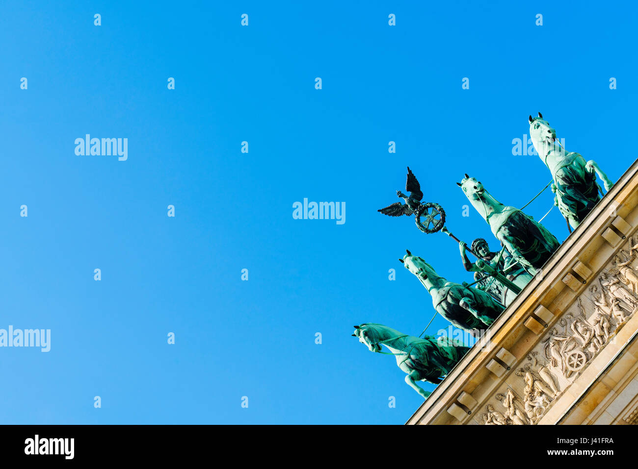 Detail der Statue der Quadriga auf dem Brandenburger Tor in Berlin Deutschland Stockfoto
