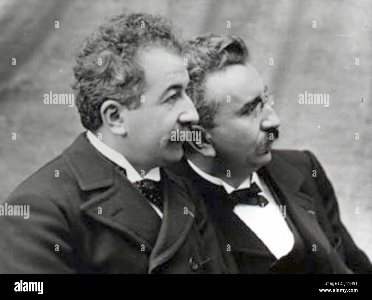 Ein Verweis auf Lumierebros, wahrscheinlich verwandt mit den Brüdern LumiÃ¨Re, Pionieren des frühen Kinos, bekannt für ihre Beiträge zur Filmtechnik und Filmgeschichte. Stockfoto