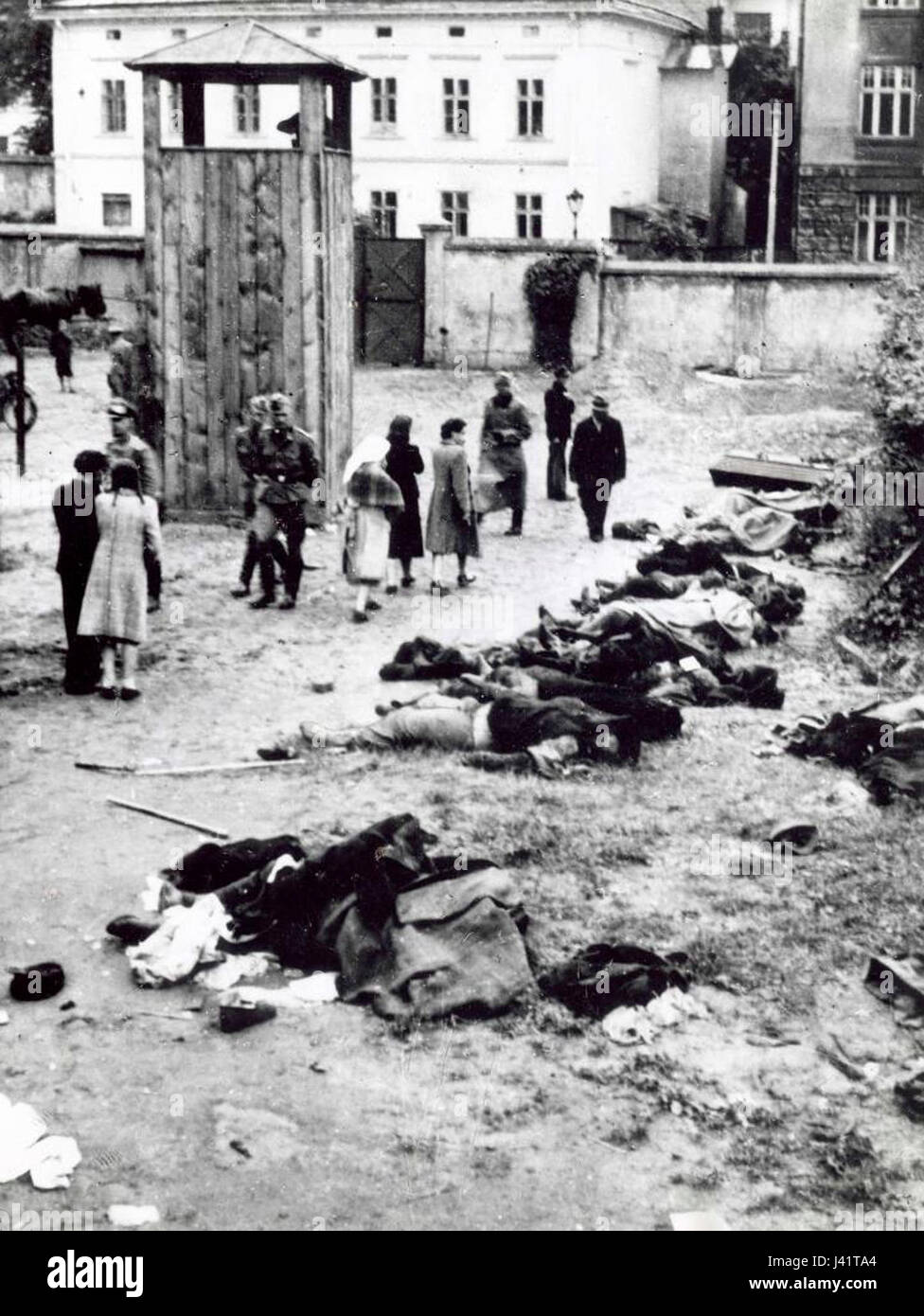 Lviw, eine Stadt in der Ukraine, erlebte während des Zweiten Weltkriegs erhebliche Aufruhr und stand an verschiedenen Stellen unter sowjetischer und nationalsozialistischer Kontrolle, mit einer komplexen Geschichte der Besatzung und des Widerstands während des Krieges. Stockfoto