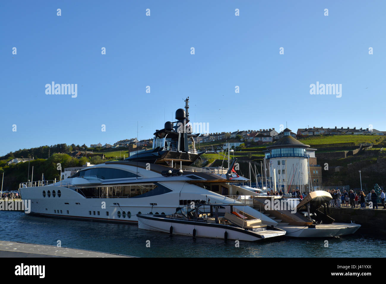 Die schöne russische Superyacht Lady m im Besitz von Alexei Mordashov angedockt in Whitehaven Marina West cumbria Stockfoto