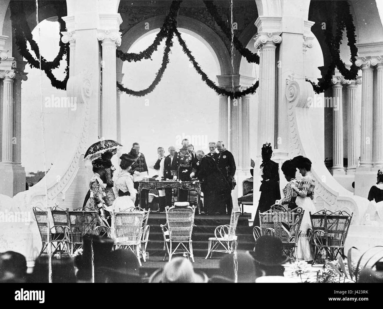 Lord Hopetoun wurde als Gouverneur von Victoria, Australien, vereidigt, ein wichtiges politisches Ereignis, das seine Amtszeit und seine Verantwortung während dieser Zeit kennzeichnete. Stockfoto