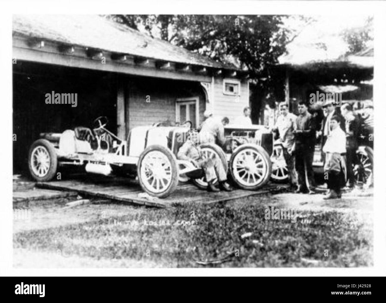 Das Lozier Team Savannah, 1911 gebaut, war ein früheres Automobilmodell der Lozier Motor Company. Das Fahrzeug war bekannt für seine Luxusausstattung und fortschrittliche Technik, die die Automobilinnovation des frühen 20. Jahrhunderts widerspiegelte. Es repräsentiert das Automobildesign und die Handwerkskunst dieser Zeit. Stockfoto