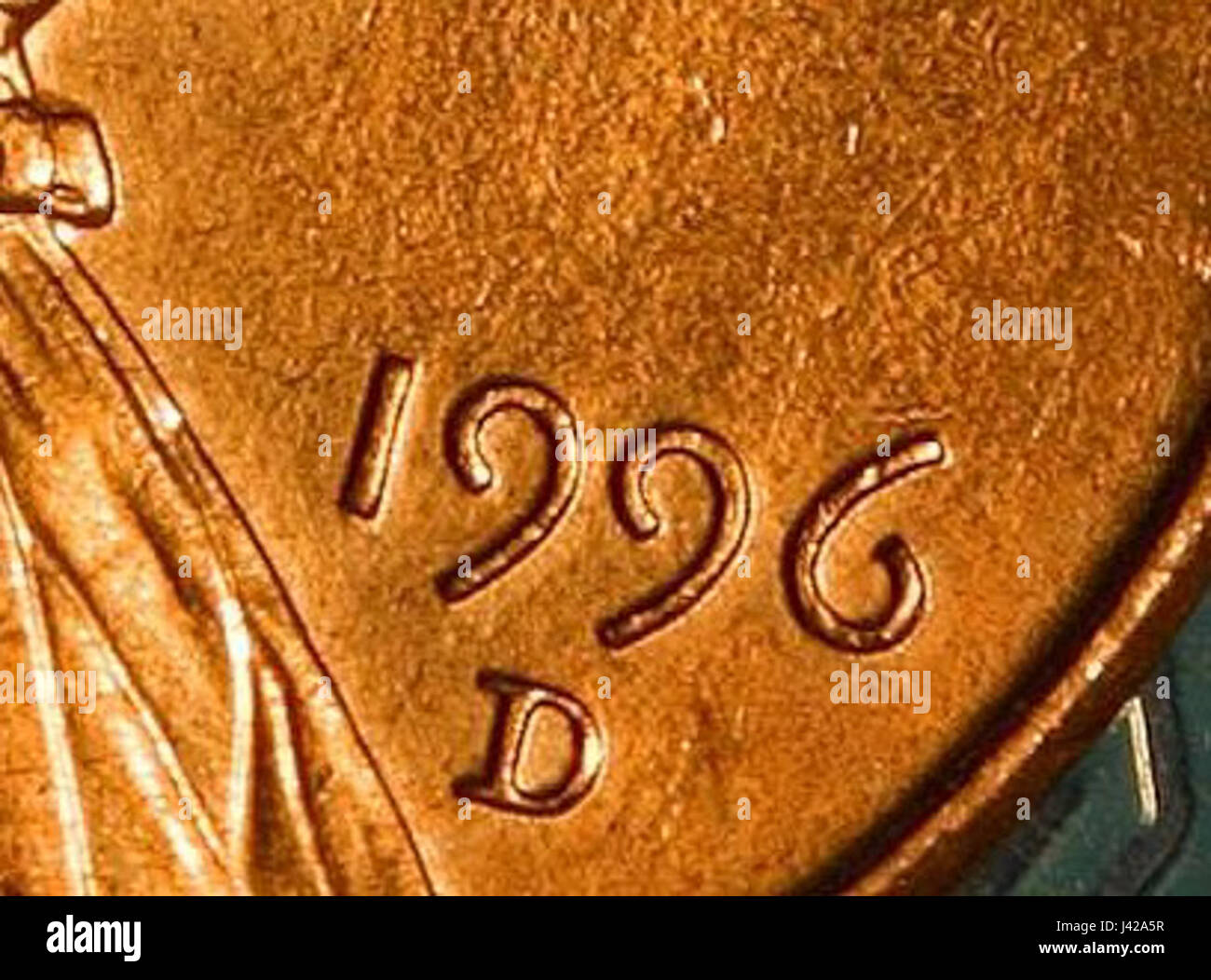 Dieses Bild bezieht sich wahrscheinlich auf eine künstlerische oder dekorative Darstellung mit Lincoln Pennys und hängenden Figuren, die möglicherweise ein Stück amerikanischer Folk oder Münzkunst darstellen. Stockfoto