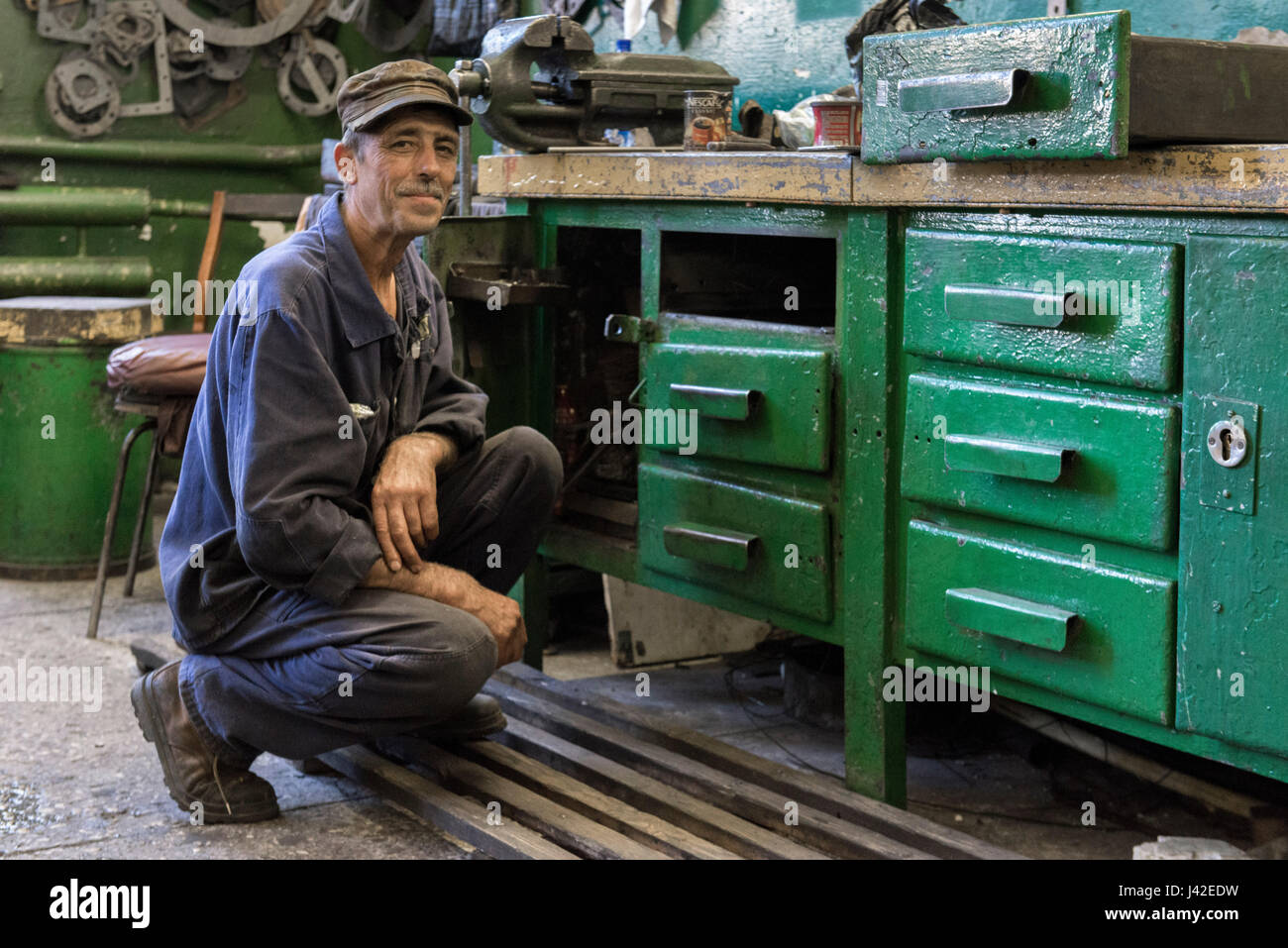 Meister von der Werkstatt, Chisinau, REPUBLIK MOLDAU - 26/08/2015. In Chisinau, Moldawien, Busse und Züge aus der UDSSR Stockfoto