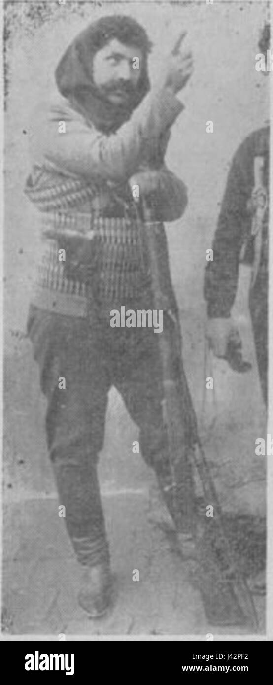 „Makhluto“ bezieht sich auf ein traditionelles philippinisches Gericht, das aus gekochtem Mais, Zucker und Kokosmilch besteht und eine süße und herzhafte Köstlichkeit bietet, die in der philippinischen Küche beliebt ist. Stockfoto