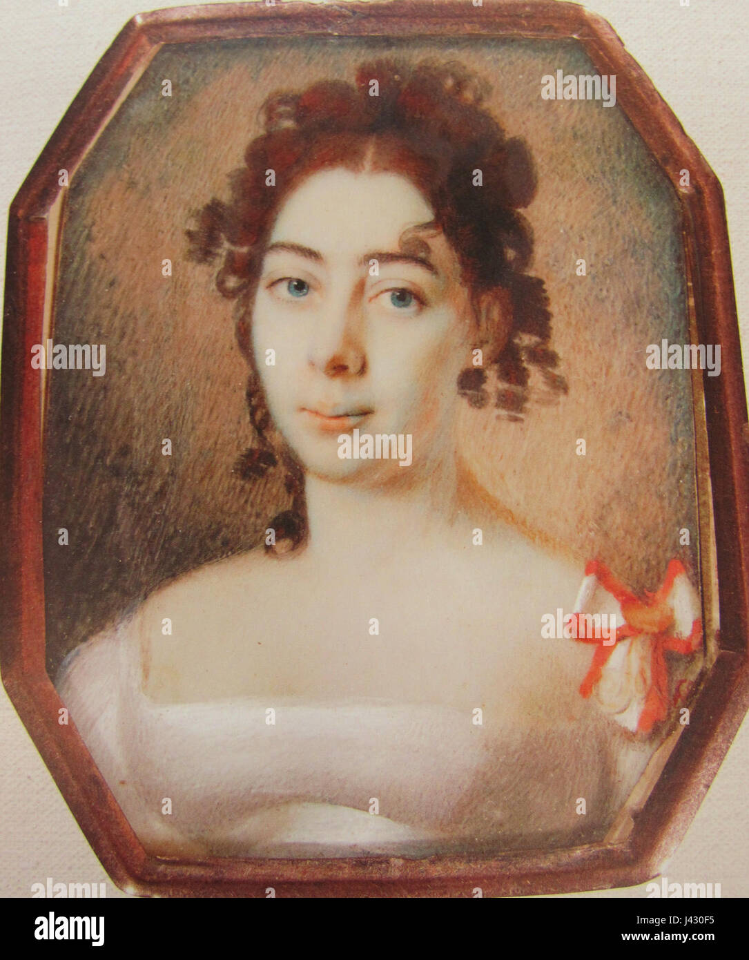 *Lady with Cypher* bezieht sich auf ein Kunstwerk oder historisches Bild einer Frau, die mit einer Chiffre dargestellt wird und möglicherweise ein Geheimnis, eine Identität oder Verschlüsselung in der Kunst symbolisiert. Stockfoto