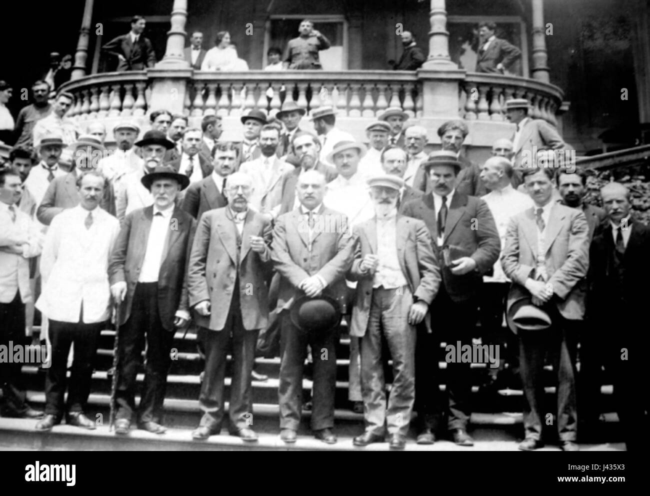 Der Nationalrat von Georgien ist ein politisches Gremium im Land Georgien, das sich aus gewählten Vertretern zusammensetzt. Sie spielt eine Schlüsselrolle bei der Regierungsführung der Nation und konzentriert sich auf gesetzgeberische Aufgaben und nationale politische Entscheidungen. Stockfoto