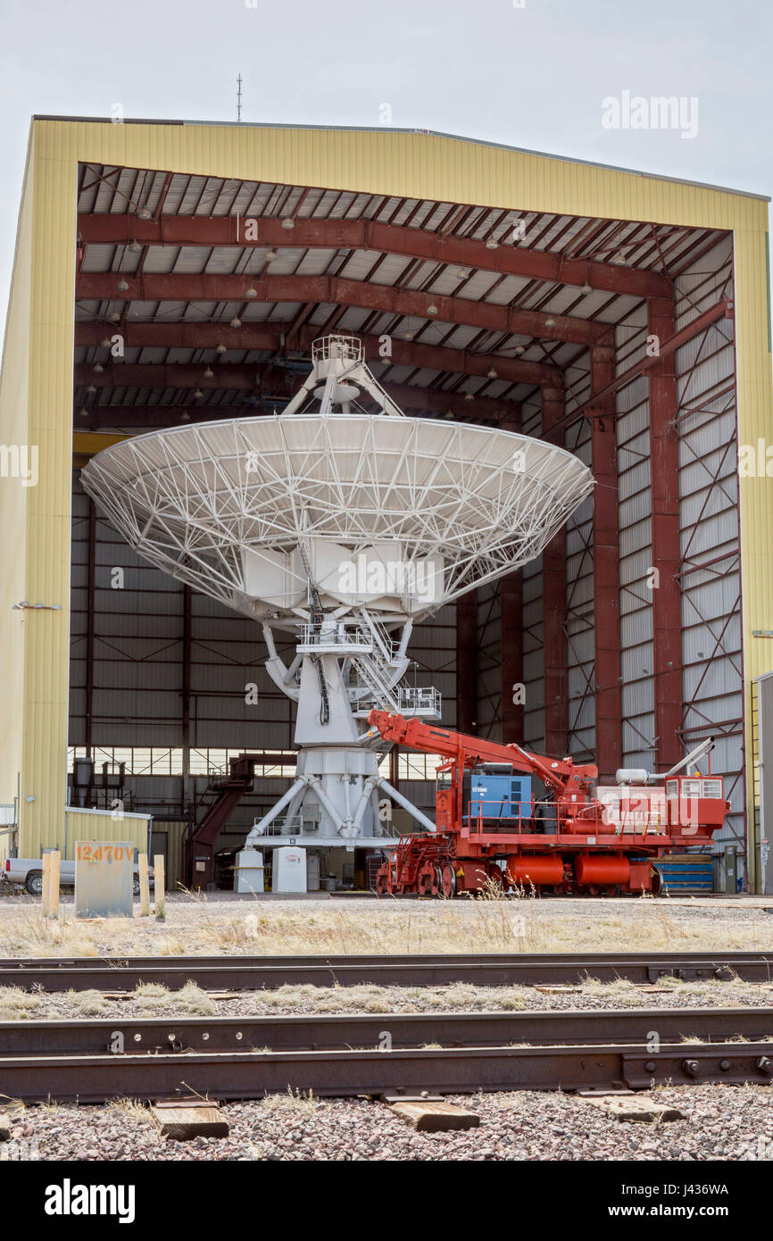 Datil (New Mexico) die Antenne Assembly Building auf dem Very Large Array-Radioteleskop. Das Array besteht aus 27 großen Parabolantennen auf den Ebenen Stockfoto