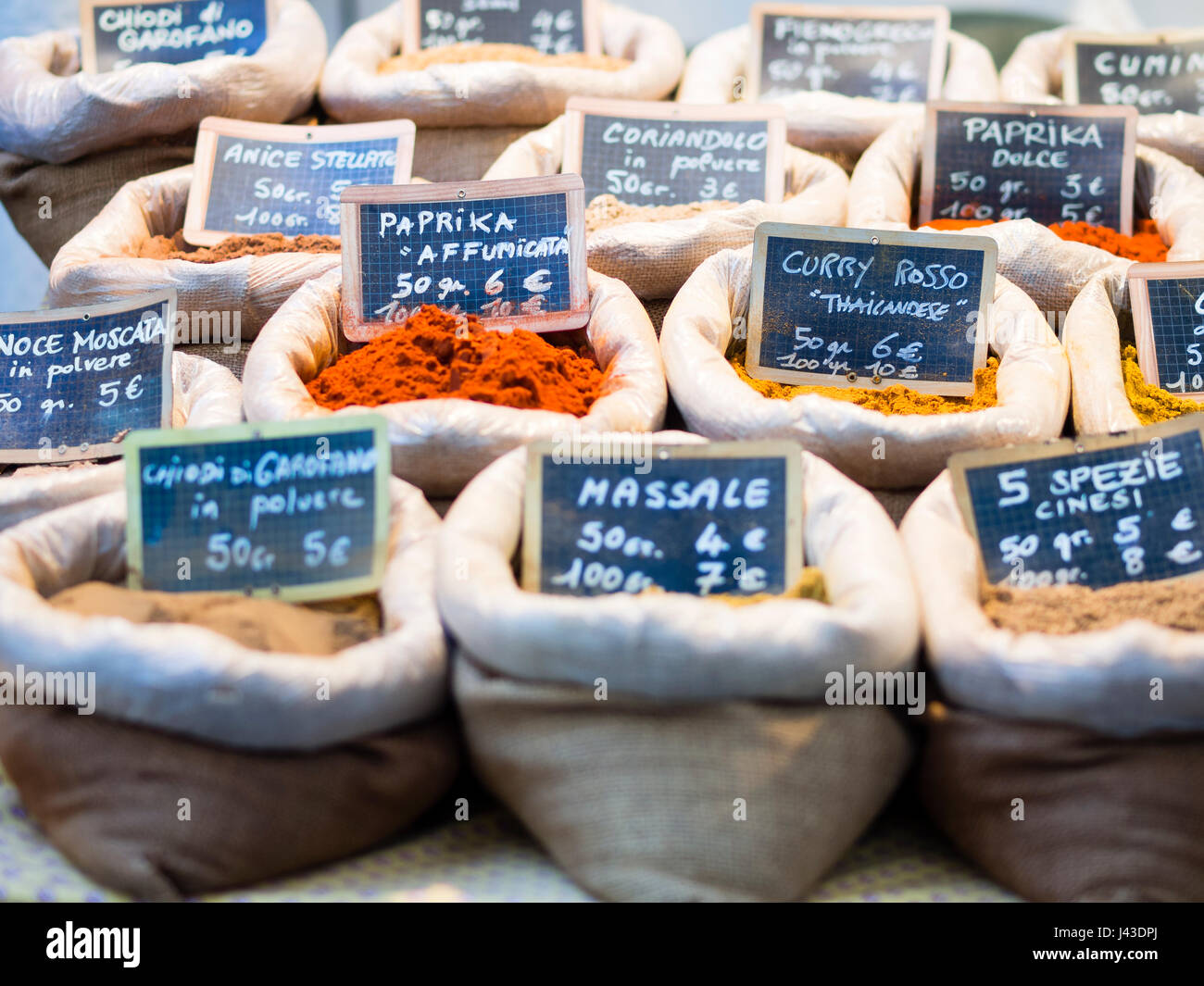 Gewürze-Anbieter auf dem europäischen Nationen Street Food Festival in Cremona, Lombardei, Italien, kann 2017 Stockfoto