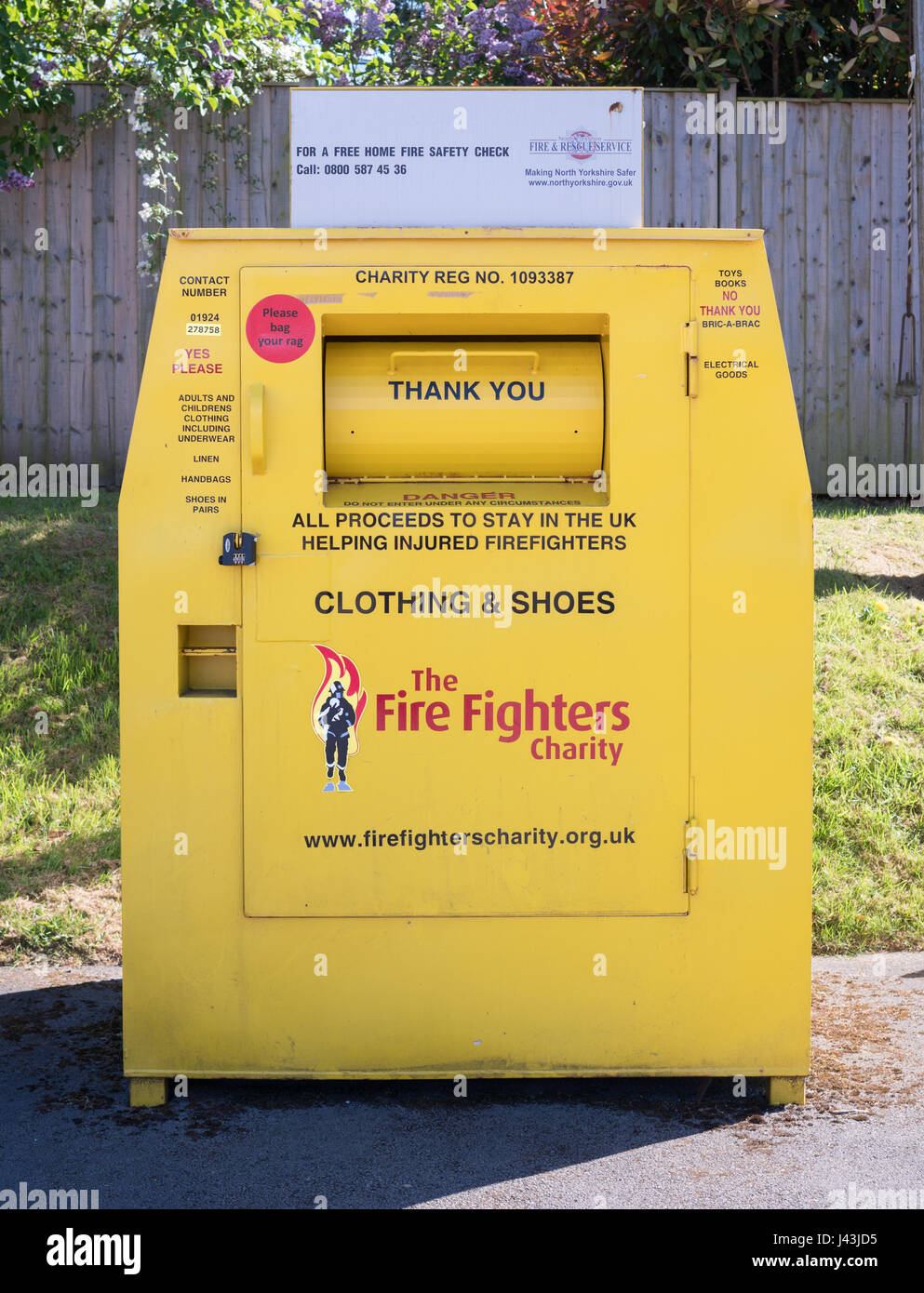 Die Feuerwehrleute Charity Kleidung Bank, Boroughbridge, North Yorkshire, England, UK Stockfoto