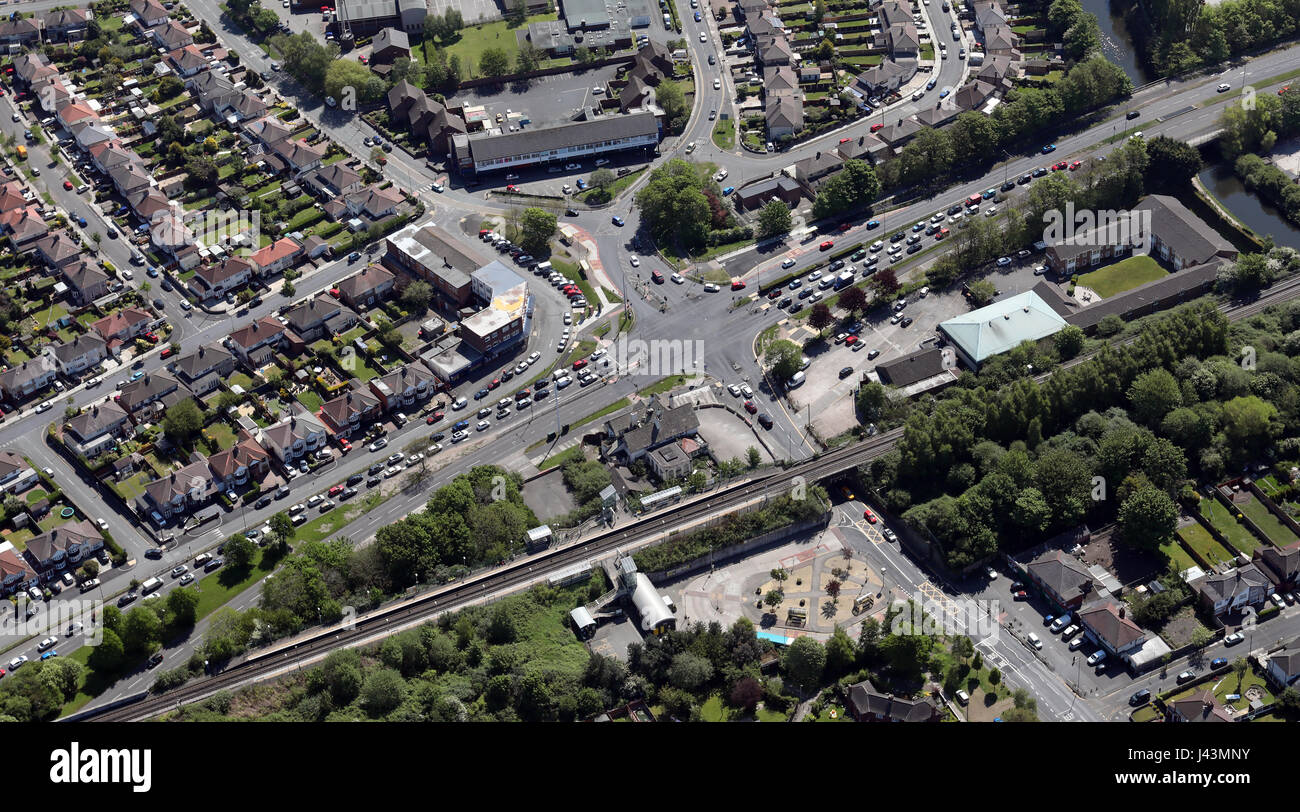 Luftaufnahme des Autos warten an einer Ampel, UK Stockfoto