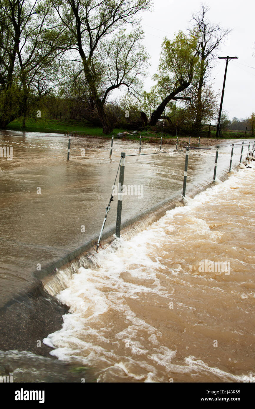 Hochwasser über die Brücke Elmira Ontario Kanada Stockfoto