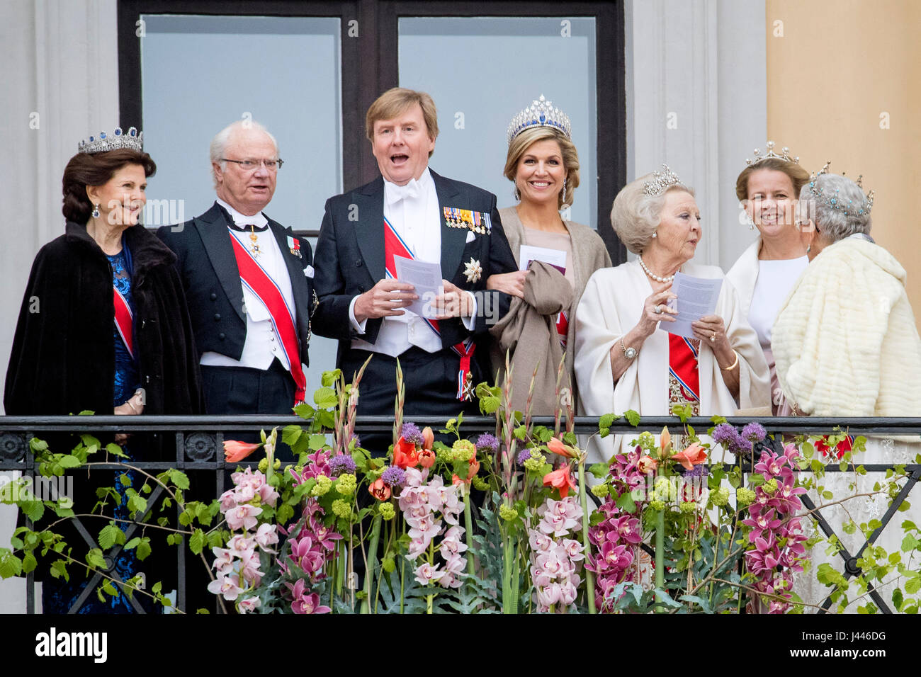 Sophie, Gräfin von Wessex, König Carl Gustaf, Königin Silvia von Schweden, König Willem-Alexander, Prinzessin Mabel, Königin Maxima und Prinz Constantijn der Niederlande, Prinzessin Astrid von Norwegen besuchen die 80. Geburtstagsfeiern von König Harald und Königin Sonja von Norwegen im königlichen Palast in Oslo, Norwegen, 9. Mai 2017. Foto: Patrick van Katwijk NETHERLANDS OUT POINT DE VUE · KEIN DRAHT-SERVICE · Foto: Patrick van Katwijk/Dutch Photo Press/dpa Stockfoto