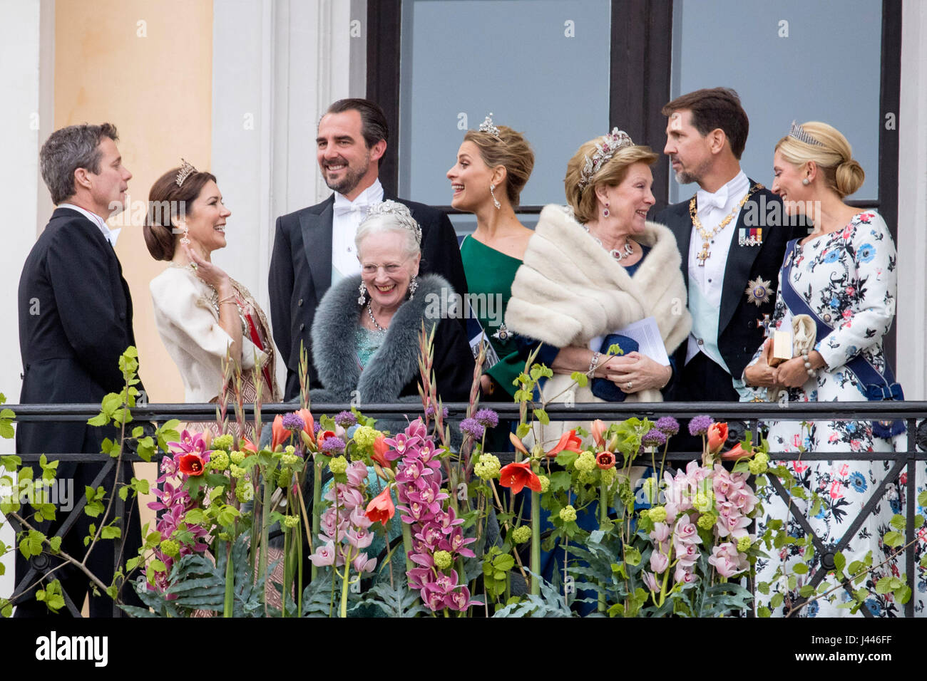 Oslo, Norwegen. 9. Mai 2017. Kronprinz Frederik Kronprinzessin Mary und Königin Margrethe von Dänemark, Prinz Nikolaos, Prinzessin Tatiana, Königin Anne-Marie, Kronprinz Pavlos und Kronprinzessin Marie Chantal von Griechenland besuchen die 80. Geburtstagsfeiern von König Harald und Königin Sonja von Norwegen im königlichen Palast in Oslo, Norwegen, 9. Mai 2017. Foto: Patrick van Katwijk POINT DE VUE · KEIN DRAHT-SERVICE · Foto: Patrick van Katwijk/Dutch Photo Press/Dpa/Alamy Live News Stockfoto