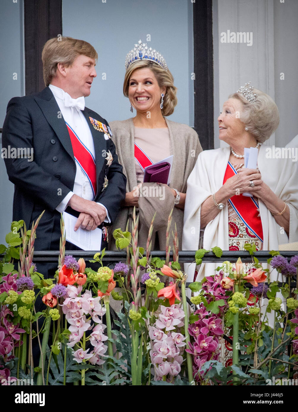 Oslo, Norwegen. 9. Mai 2017. König Willem-Alexander und Maxima der Königin und Prinzessin Beatrix der Niederlande zu besuchen die 80. Geburtstagsfeiern von König Harald und Königin Sonja von Norwegen im königlichen Palast in Oslo, Norwegen, 9. Mai 2017. Foto: Patrick van Katwijk POINT DE VUE · KEIN DRAHT-SERVICE · Foto: Patrick van Katwijk/Dutch Photo Press/Dpa/Alamy Live News Stockfoto