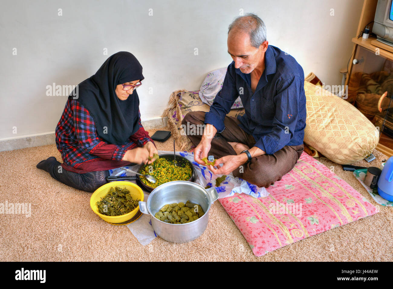 Iran essen auf teppich -Fotos und -Bildmaterial in hoher Auflösung – Alamy