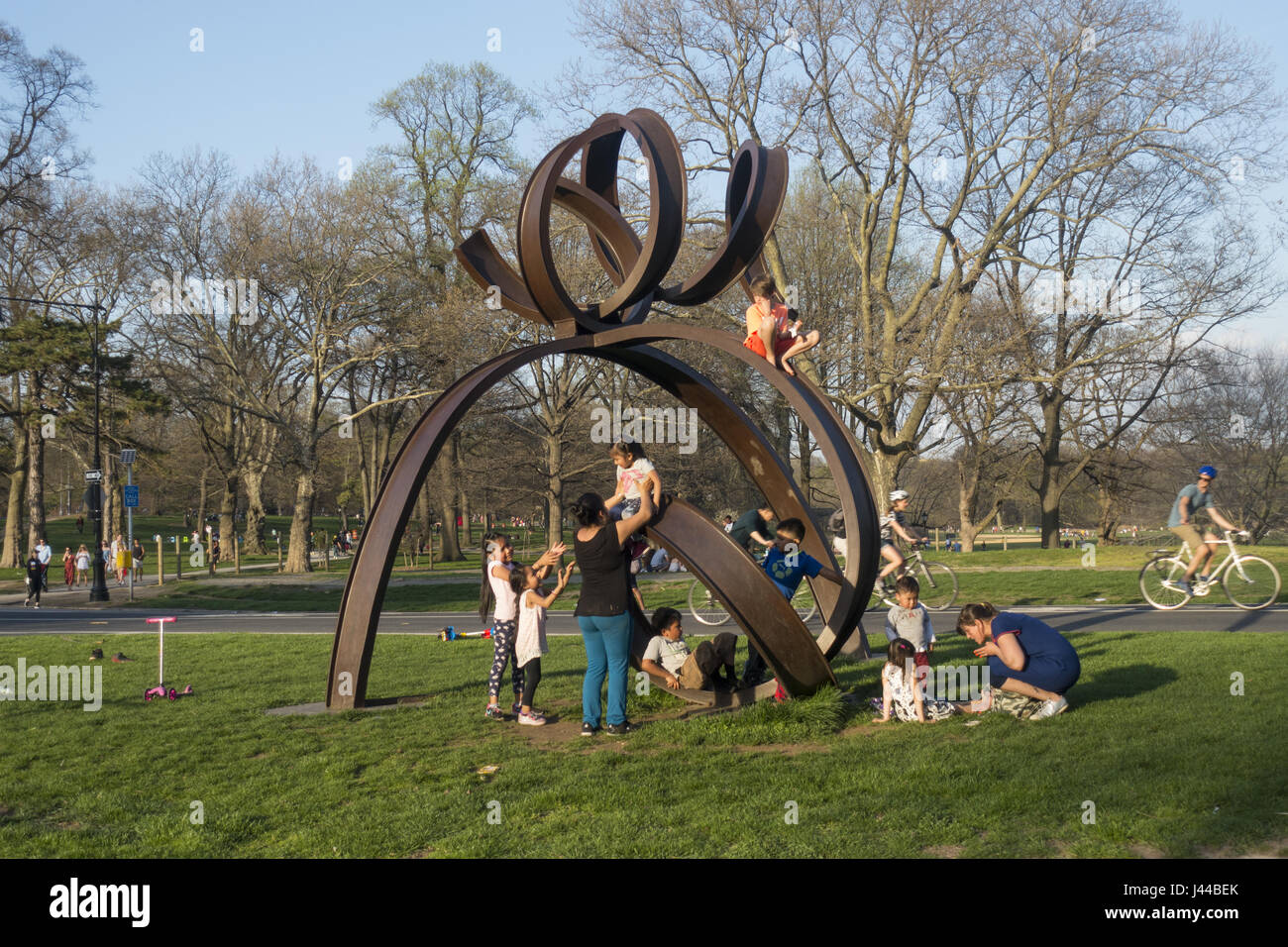 Skulptur im öffentlichen Raum als Spielgeräte im Prospect Park, Brooklyn, NY. Stockfoto