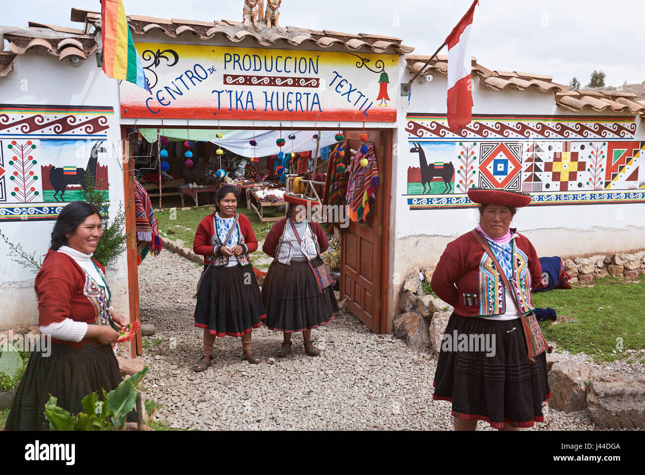 Cusco, Peru - 21. April 2017: einheimische peruanische Frau stehen im Zentrum der Textil-Produktion in Cusco-Peru Stockfoto