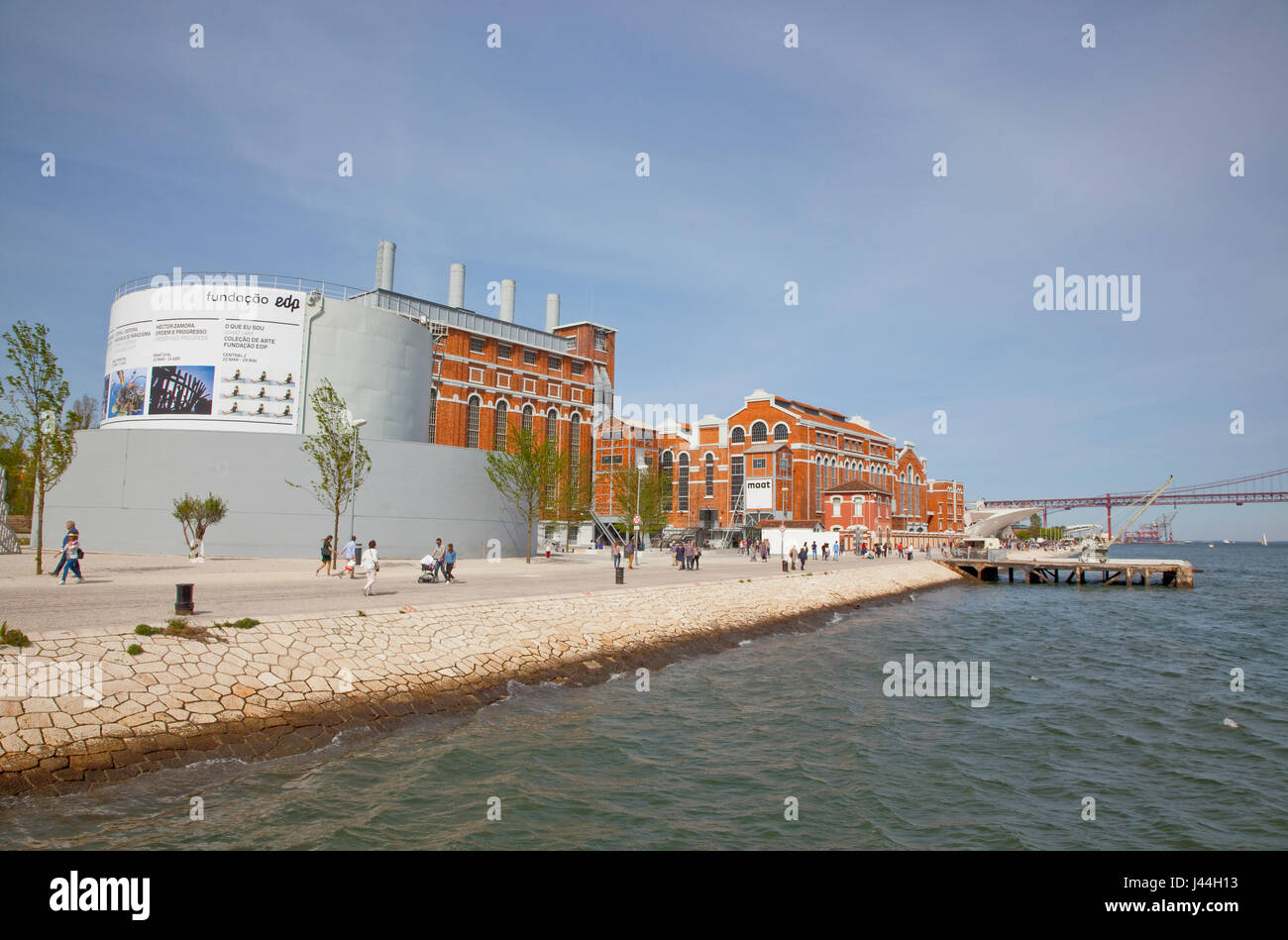 Portugal, Estredmadura, Lissabon, Belem, MAAT, Museum für Kunst, Architektur und Technologie an den Ufern des Flusses Tagus, untergebracht im ehemaligen Kraftwerk Stockfoto