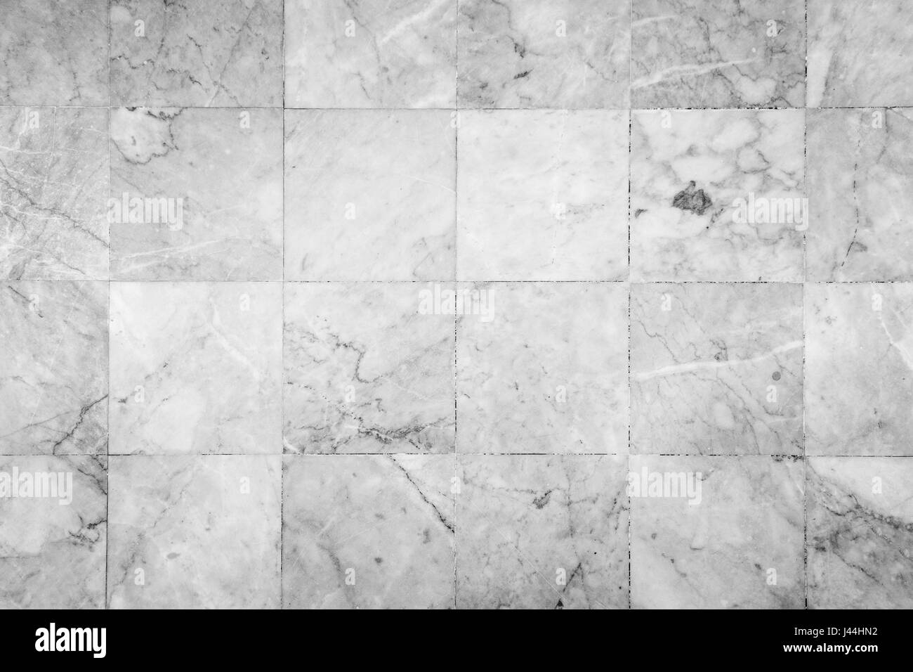 Nahaufnahme von einem glatten Marmorboden mit Vignettierung von oben gesehen in schwarz & weiß. Stockfoto