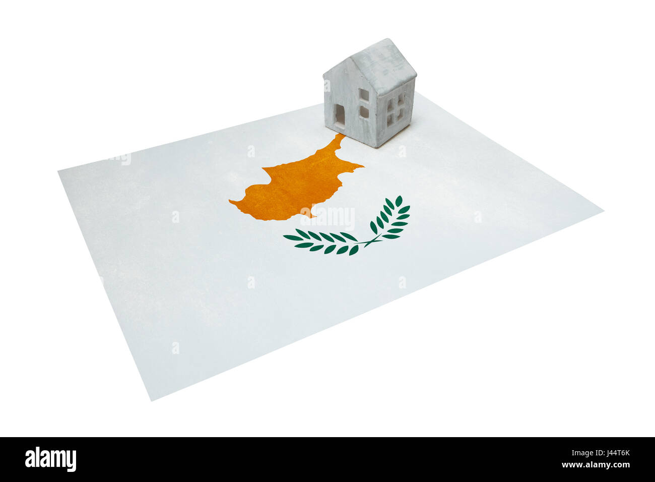 Kleines Haus auf eine Flagge - lebende oder migrieren nach Zypern Stockfoto