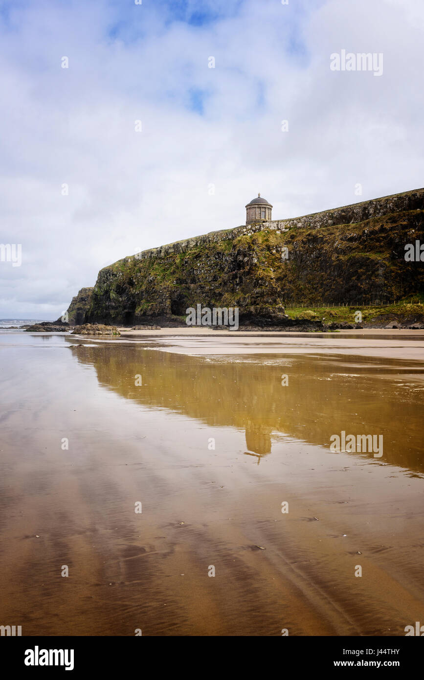 Mussenden Temple auf Klippe über Benone Strand bei Abfahrt in der Nähe von Castlerock im County Londonderry-Nordirland Stockfoto