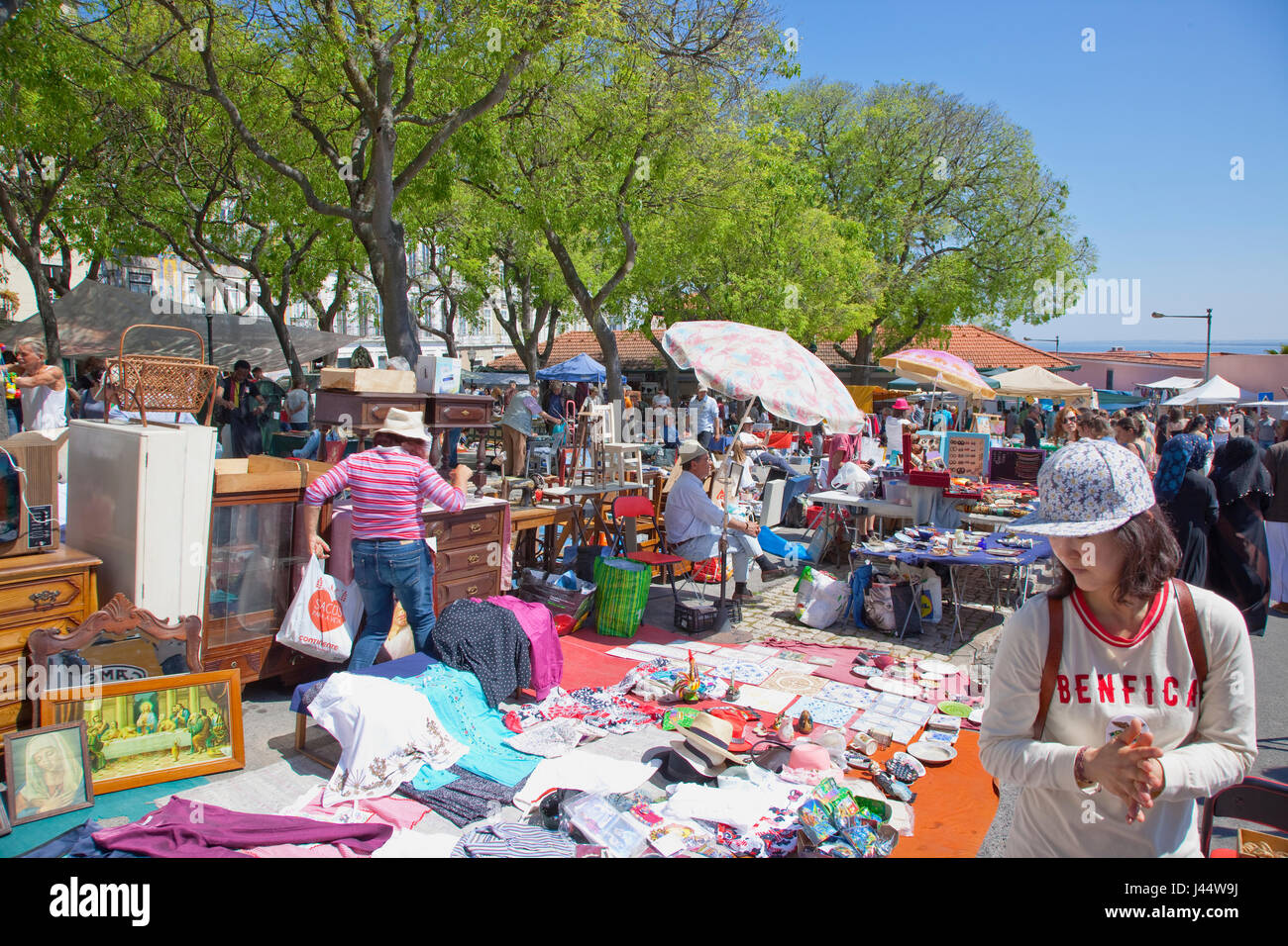 Portugal, Estredmadura, Lissabon, Alfama Viertel, Feira da Ladra Flohmarkt oder Diebe Markt in Campo Santa Clara. Stockfoto