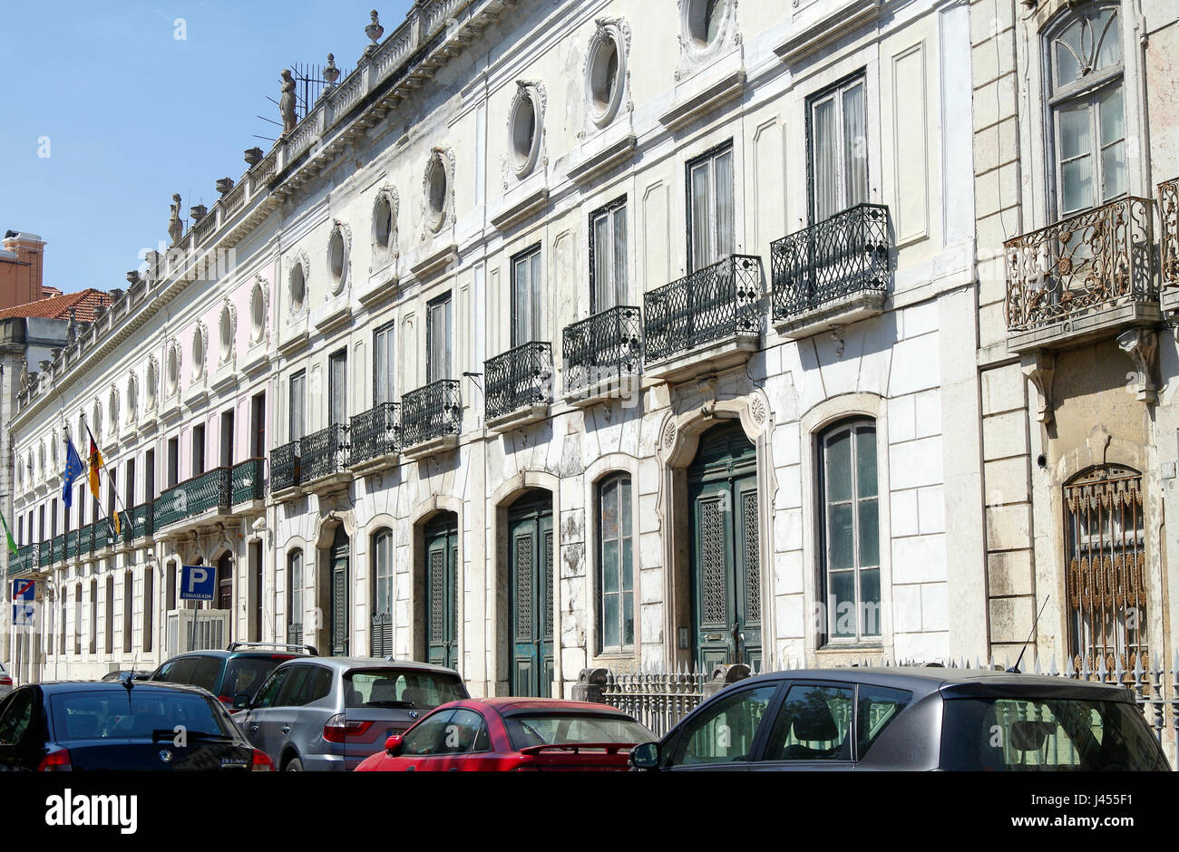 Gebäude auf der Westseite des Campo Das Martires, Lissabon, Portugal Stockfoto