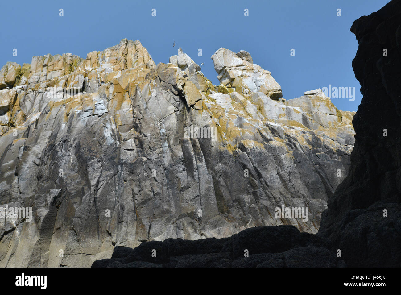 Granitfelsen vor der Küste von Isles of Scilly, Vereinigtes Königreich Stockfoto